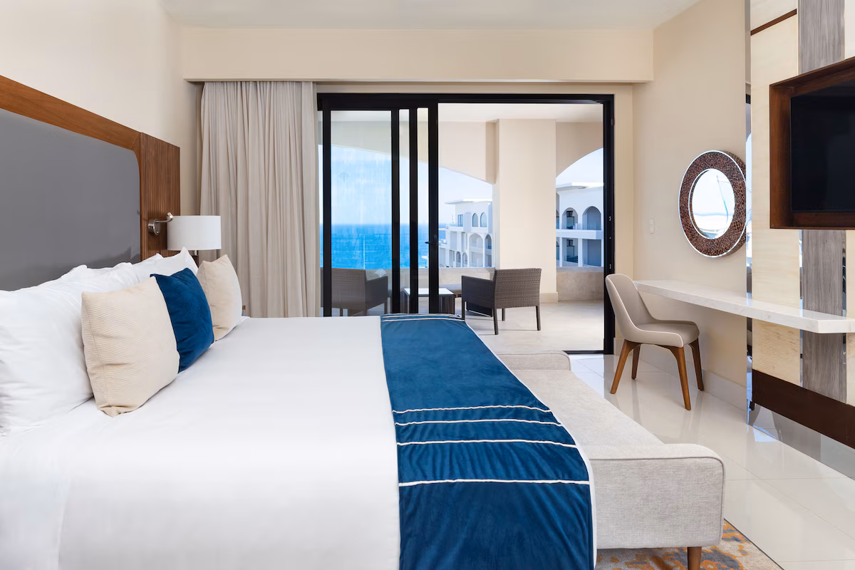 One king suite with balcony and ocean view