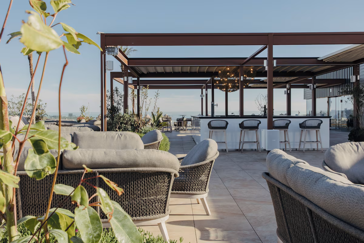 Roof top bar and lounge