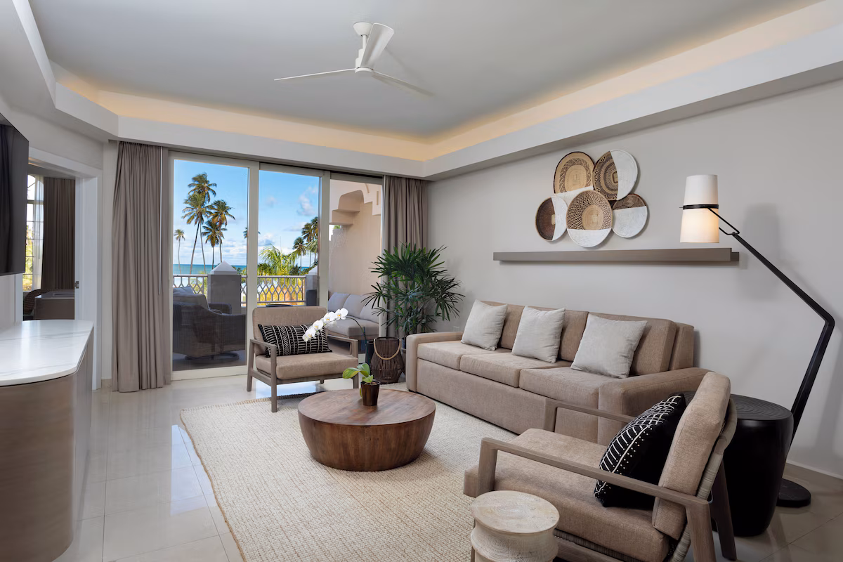 Suite living room with ocean view