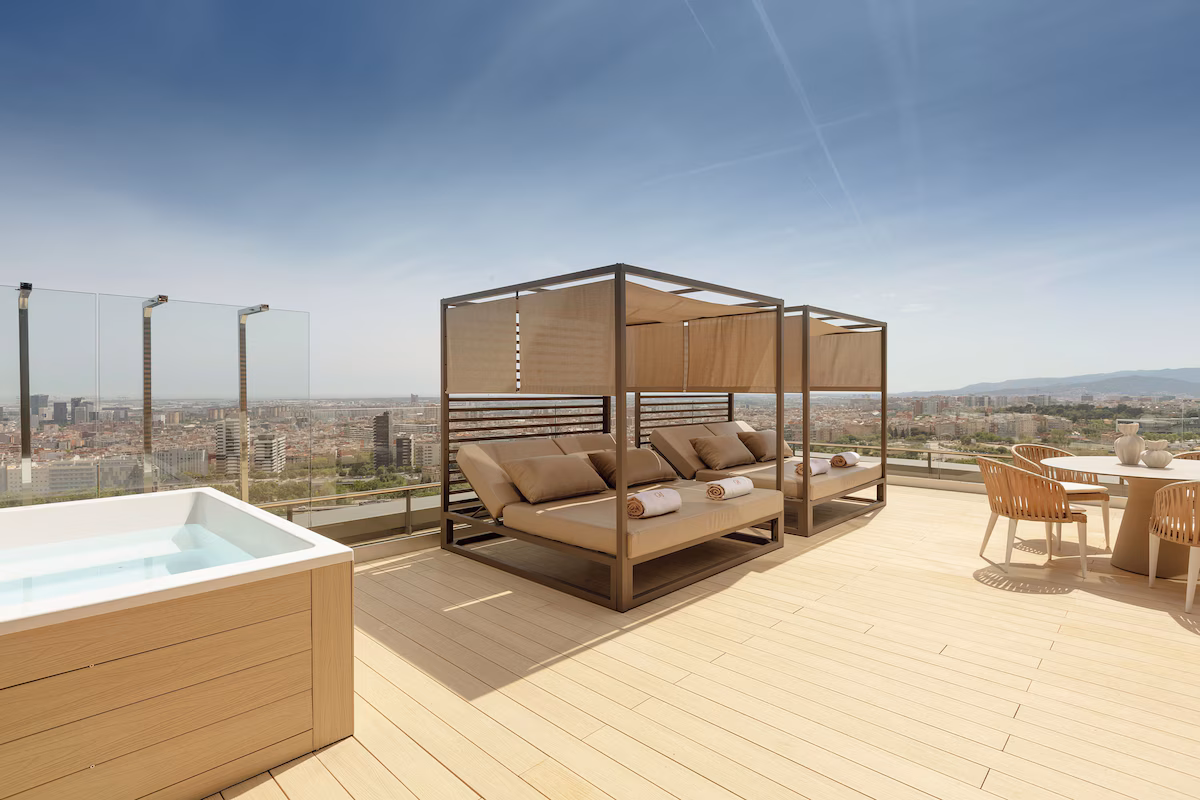 Roof top lounge area with hot tub