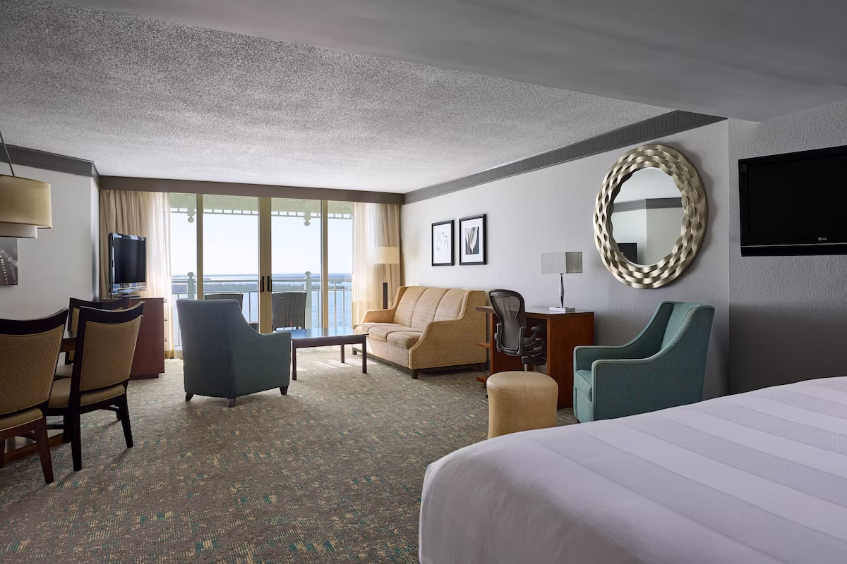 Suite living room with balcony