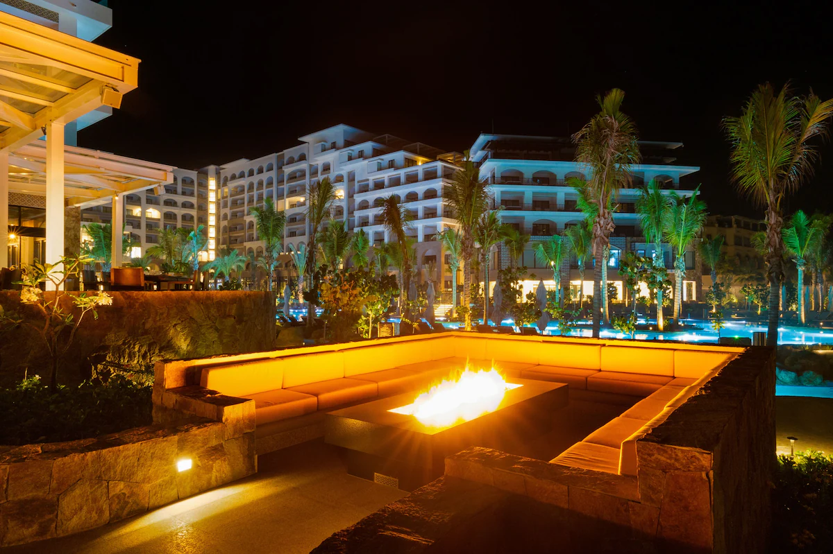 Outdoor fire pit